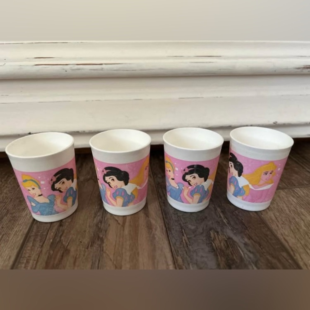 Vintage Tupperware Disney
Princess Play Cups